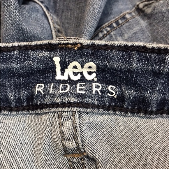 Riders by Lee Women’s Fray Cuff 6 Medium Capri Jeans Embroidered Patches - Picture 11 of 11